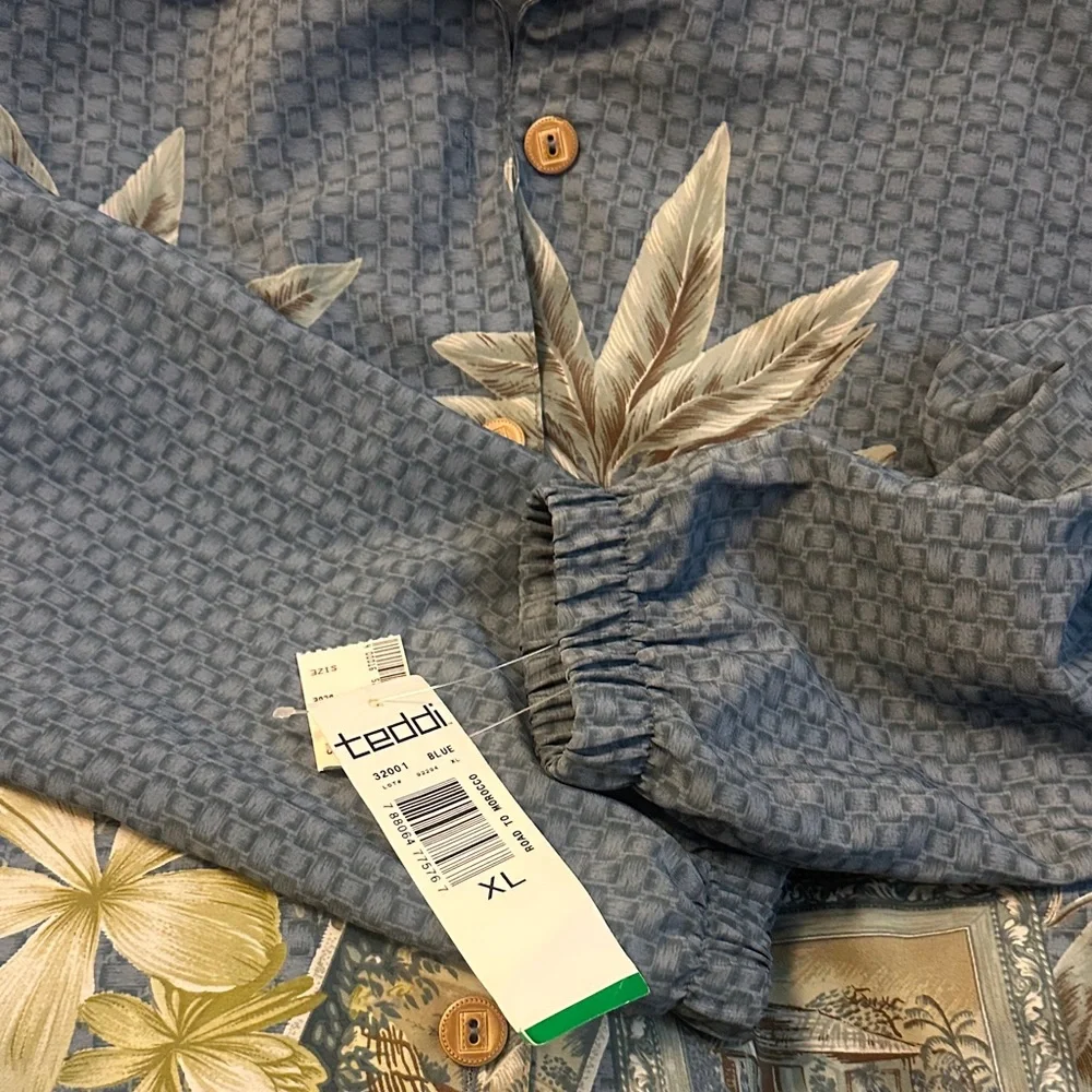 Teddi NWT XL Blue Leaf Print Shirt with Buttons and draw string on bottom - Picture 7 of 7